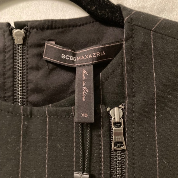 NWT BCBGMaxAzria Black Pinstripe Sleeveless Peplum Carlynn Top XS Bloomingdale’s - Picture 3 of 14